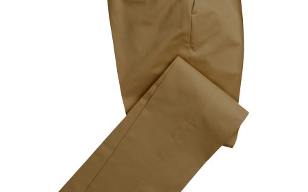 Khaki Trousers Done Right: What Goes Best with This Classic Shade?