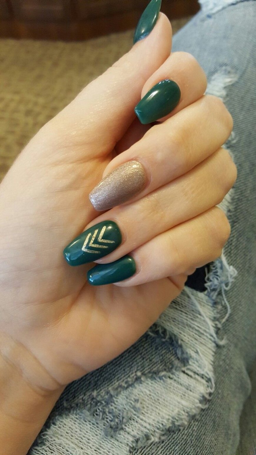 Dark Green Fall Nails: The Must-Try Shade for a Chic Autumn Look
