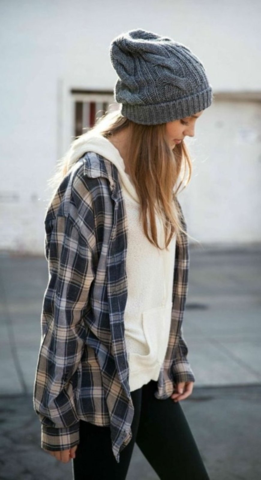 How to Wear a Beanie Without Looking Messy: Stylish Outfit Ideas