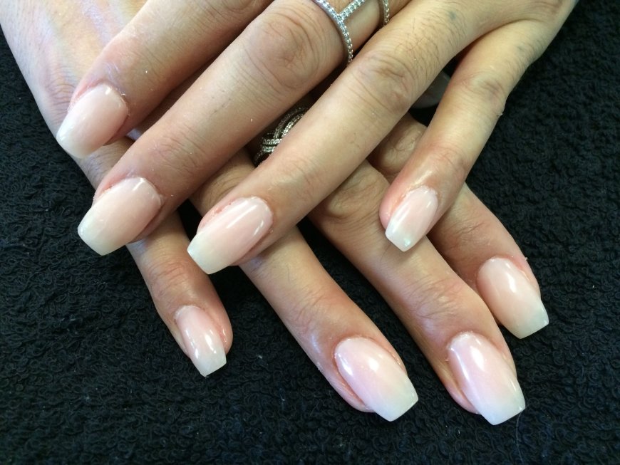 Full Set of Acrylic Nails: What to Expect & How to Maintain Them