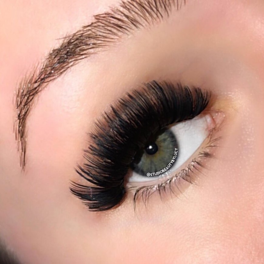 Full Volume Lash Extensions: How to Achieve a Dramatic Eye Look