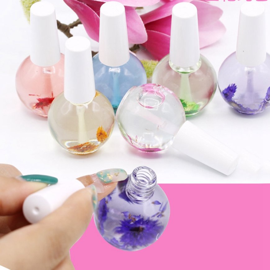 Cuticle Oil with Flowers: The Pretty & Practical Nail Care Trend