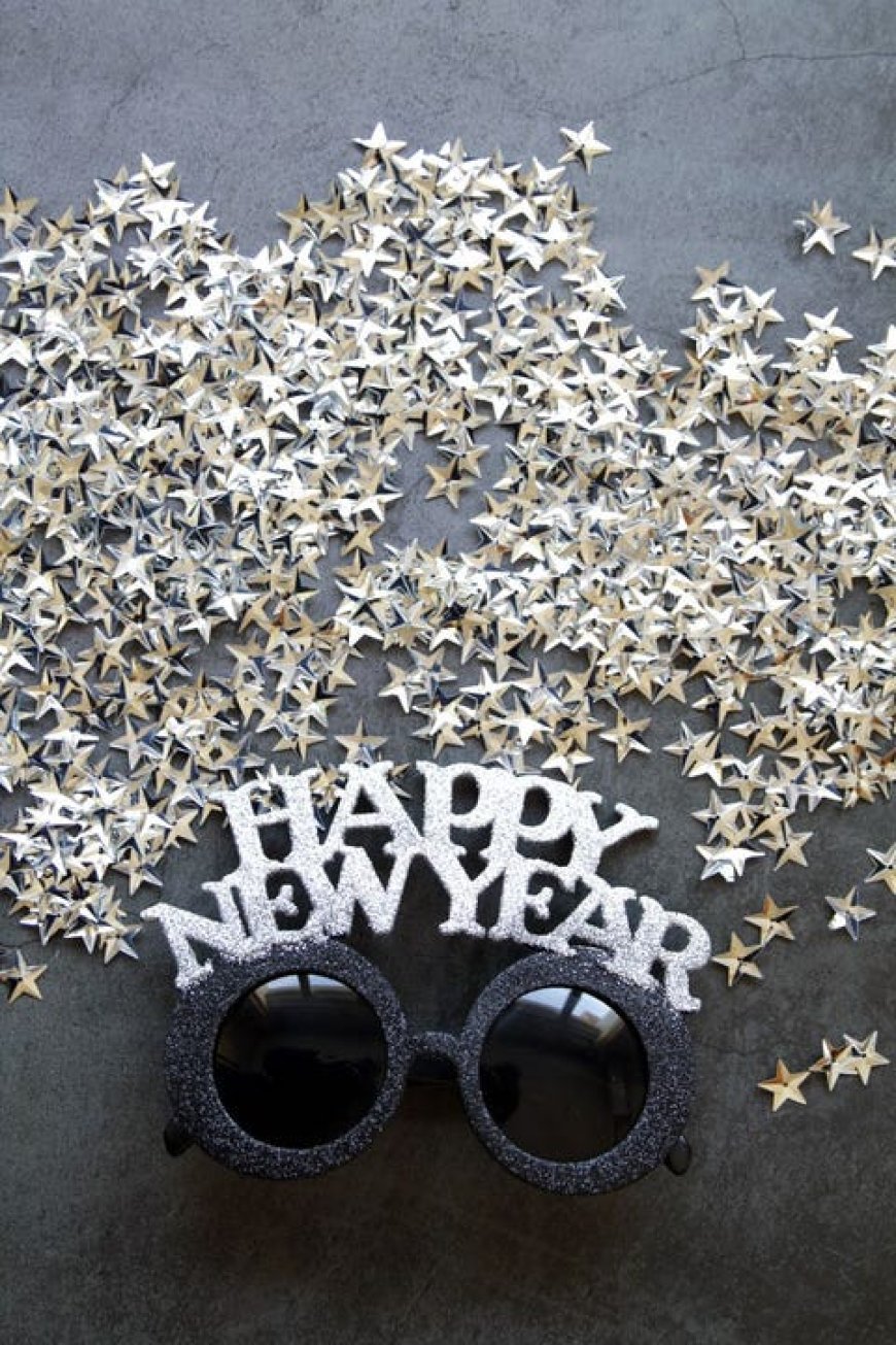 What Colors to Wear on New Year's Eve for Good Luck
